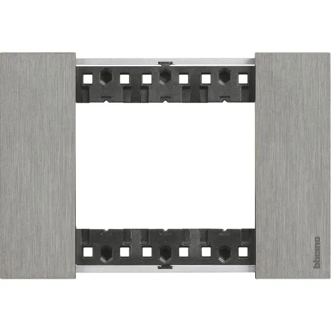 Rama ornament 3 module Bticino Living Now KA4803ZG, otel